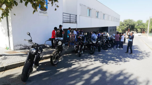 Visita Especial: Motards Invadem o Lar Residencial