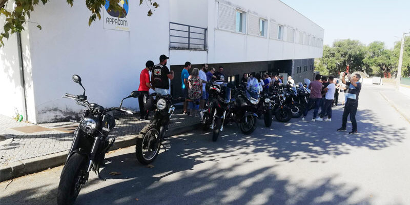 Visita Especial: Motards Invadem o Lar Residencial